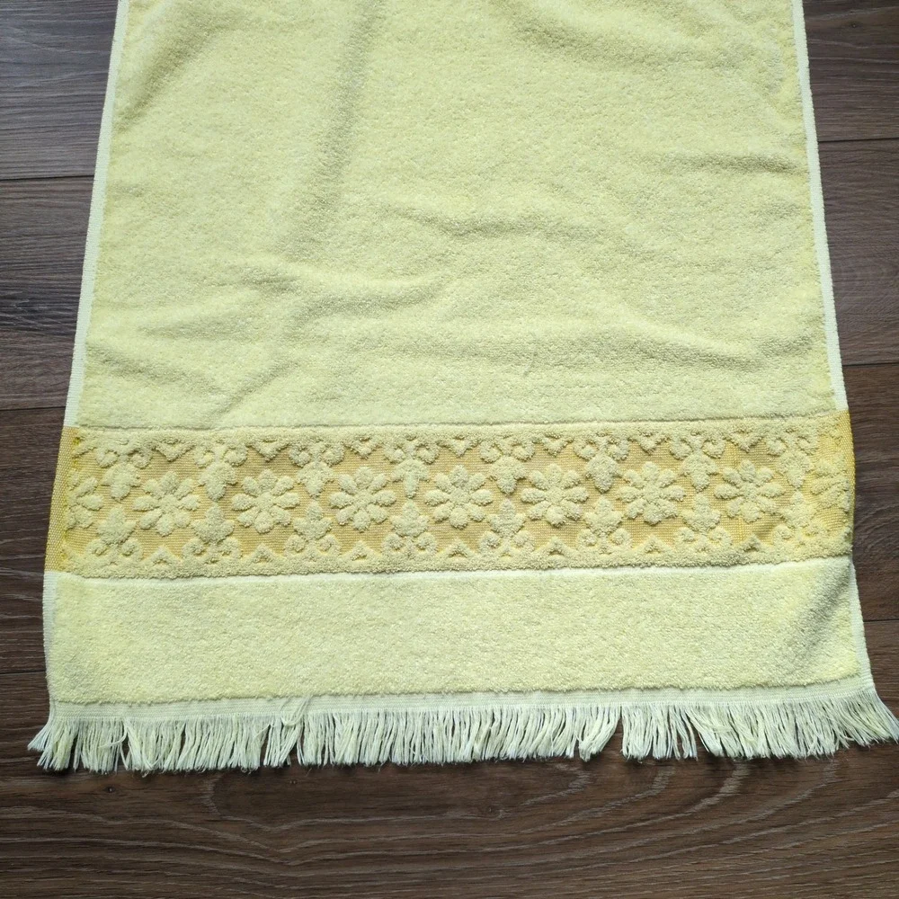 Vtg Sculpted Floral Yellow Bath Towels Fringed Retro 70s‎ Groovy Set of 2 Large